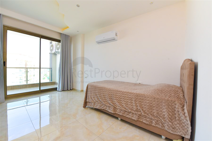 Просторная пентхаус 3+1 в районе Махмутлар