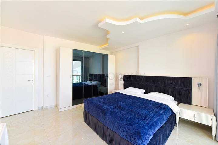 Просторная пентхаус 3+1 в районе Махмутлар