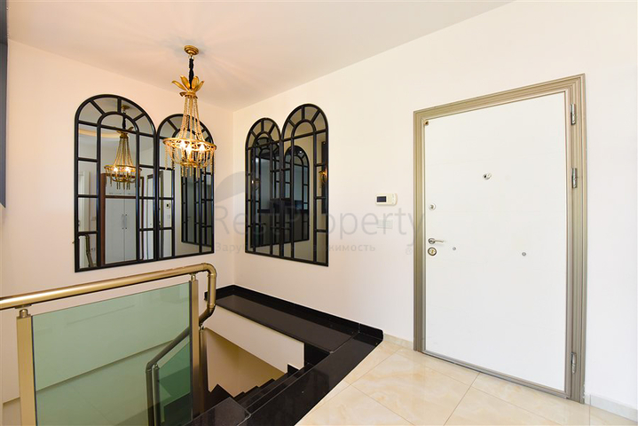 Просторная пентхаус 3+1 в районе Махмутлар