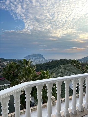 Вилла 3+1 с панорамным видом на море с возможностью получения турецкого гражданства