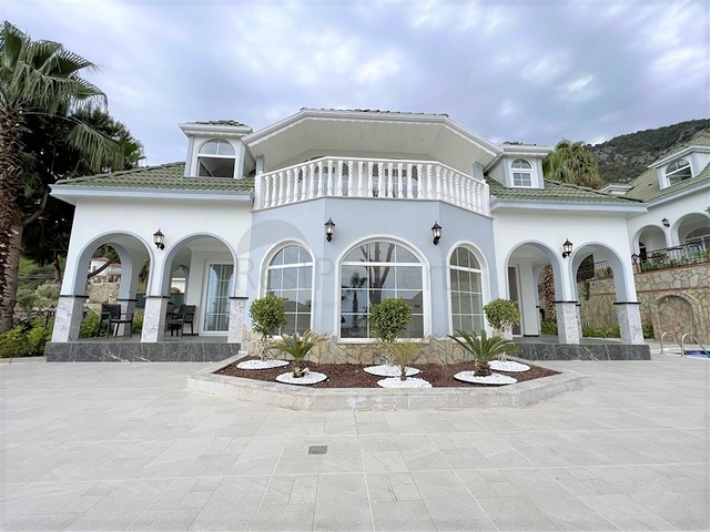 Вилла 3+1 с панорамным видом на море с возможностью получения турецкого гражданства