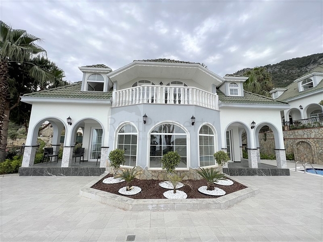 Вилла 3+1 с панорамным видом на море с возможностью получения турецкого гражданства