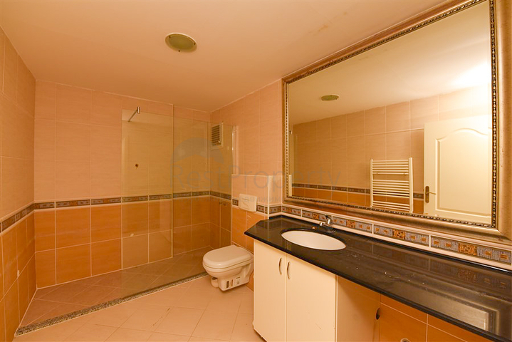 Просторная квартира 4+1 на первой береговой линии в районе Оба