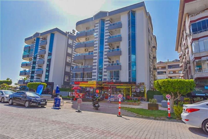 Просторная квартира 4+1 на первой береговой линии в районе Оба