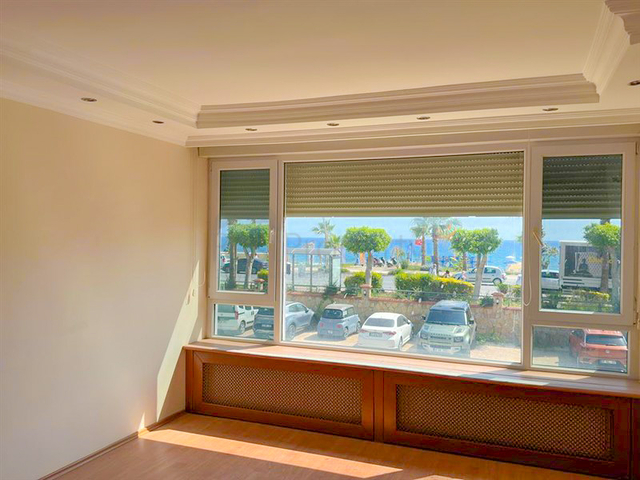 Просторная квартира 4+1 на первой береговой линии в районе Оба