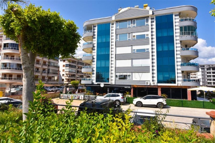 Просторная квартира 4+1 на первой береговой линии в районе Оба