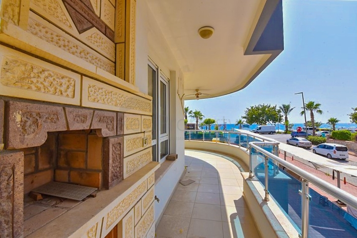 Просторная квартира 4+1 на первой береговой линии в районе Оба