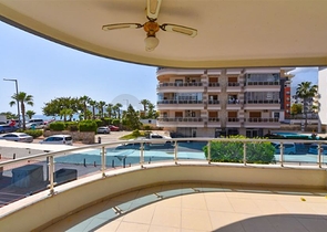 Просторная квартира 4+1 на первой береговой линии в районе Оба