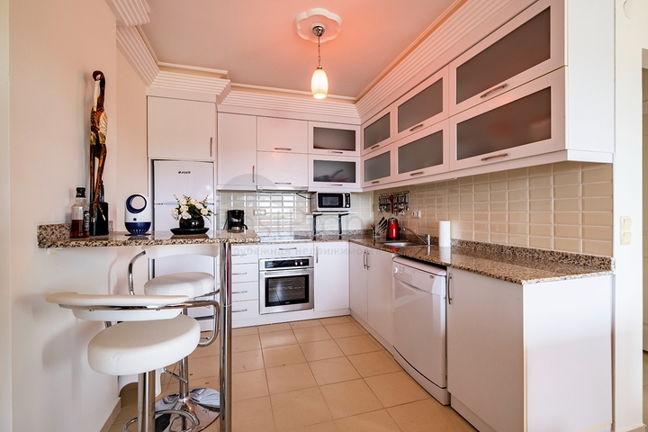 Просторные апартаменты 1+1 с мебелью и техникой в районе Оба