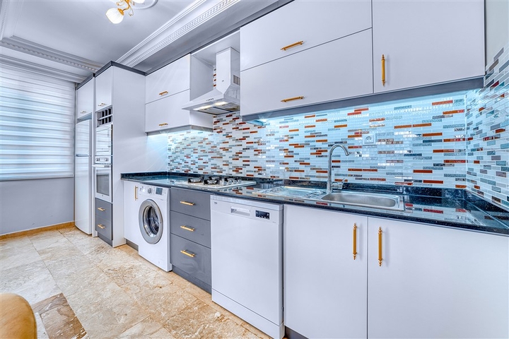 Просторная квартира в районе Махмутлар с видом на море и горы