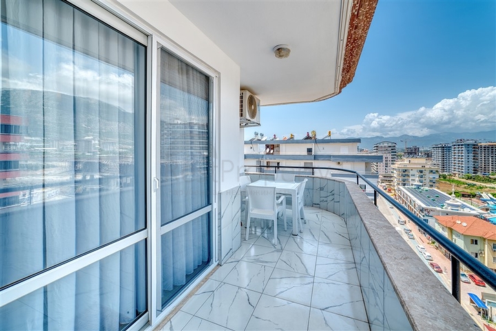 Просторная квартира в районе Махмутлар с видом на море и горы