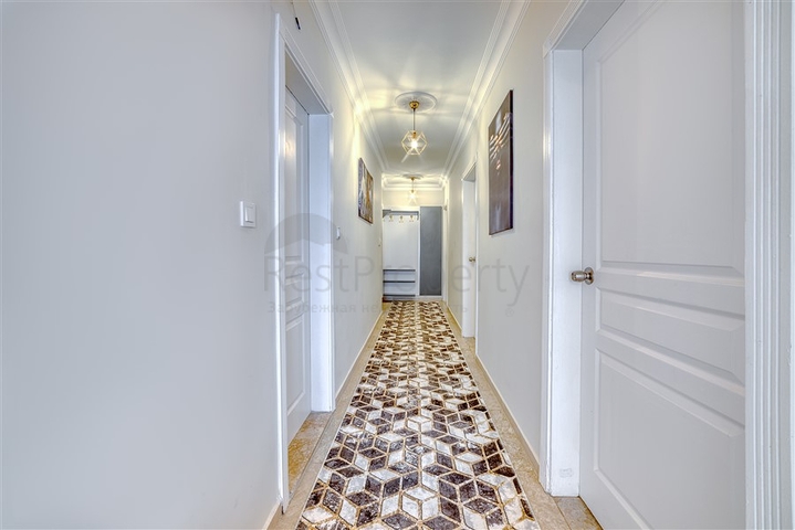 Просторная квартира в районе Махмутлар с видом на море и горы