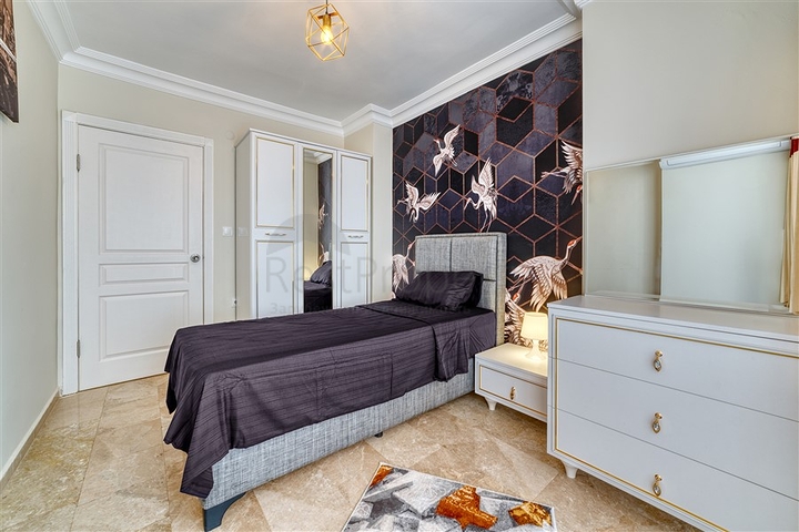 Просторная квартира в районе Махмутлар с видом на море и горы