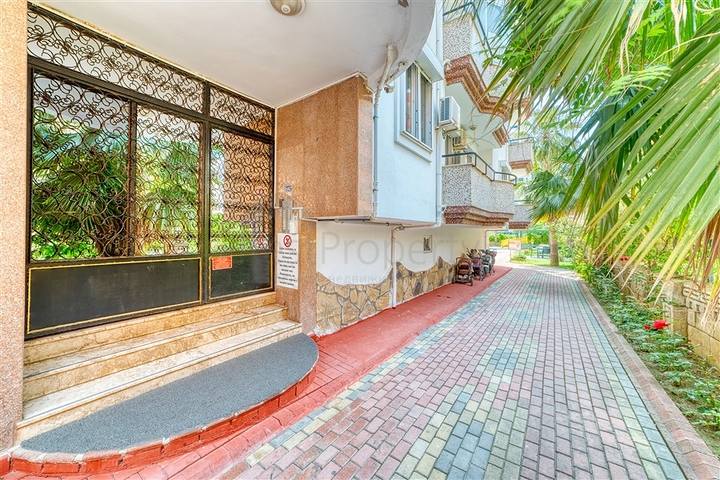 Просторная квартира в районе Махмутлар с видом на море и горы