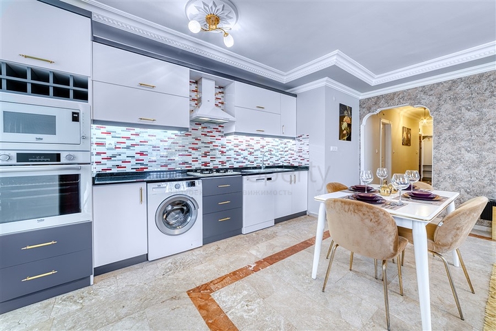 Просторная квартира в районе Махмутлар с видом на море и горы