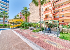 Просторная квартира в районе Махмутлар с видом на море и горы