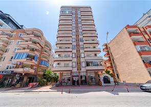 Просторная квартира в районе Махмутлар с видом на море и горы