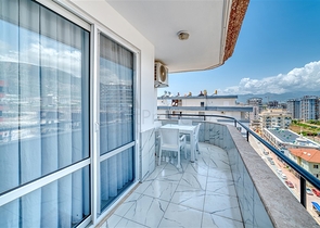 Просторная квартира в районе Махмутлар с видом на море и горы