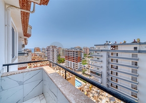 Просторная квартира в районе Махмутлар с видом на море и горы