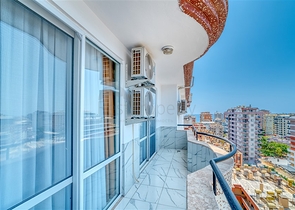 Просторная квартира в районе Махмутлар с видом на море и горы