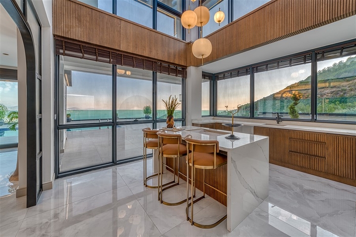 Роскошная виллы 4+1 с потрясающим видом на всю Аланию