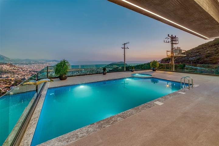 Роскошная виллы 4+1 с потрясающим видом на всю Аланию