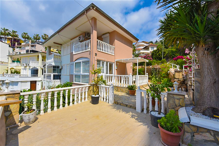 Таунхаус 2+1 в 600 м от моря в районе Каргыджак