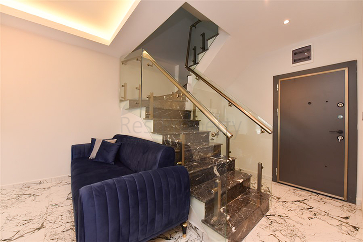 Меблированный пентхаус 2+1 в районе Оба под ВНЖ