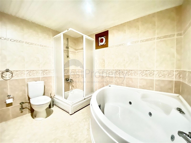 Просторная вилла для большой семьи, в пешей доступности от моря