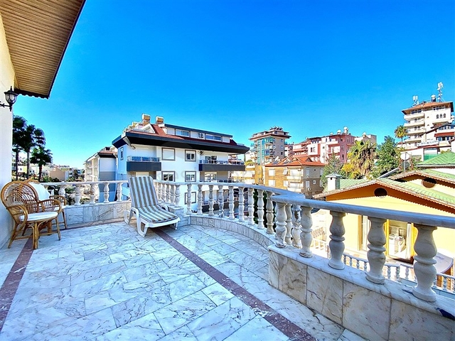 Просторная вилла для большой семьи, в пешей доступности от моря