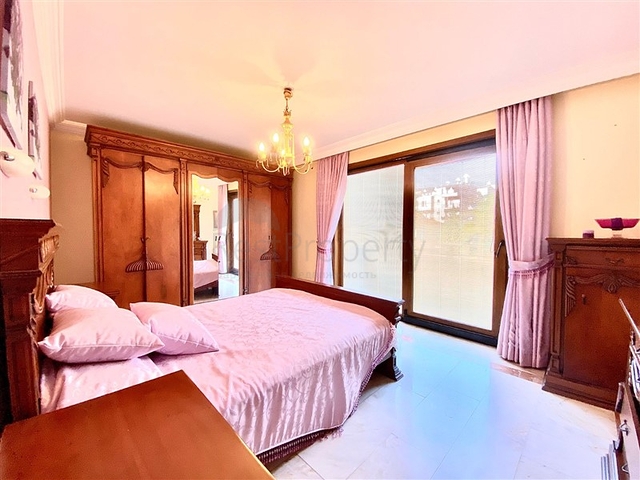 Просторная вилла для большой семьи, в пешей доступности от моря