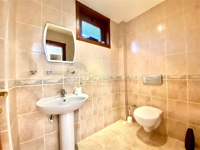 Просторная вилла для большой семьи, в пешей доступности от моря