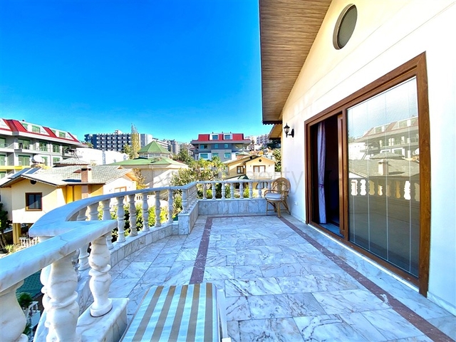 Просторная вилла для большой семьи, в пешей доступности от моря