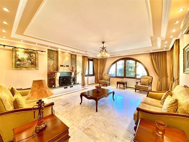 Просторная вилла для большой семьи, в пешей доступности от моря