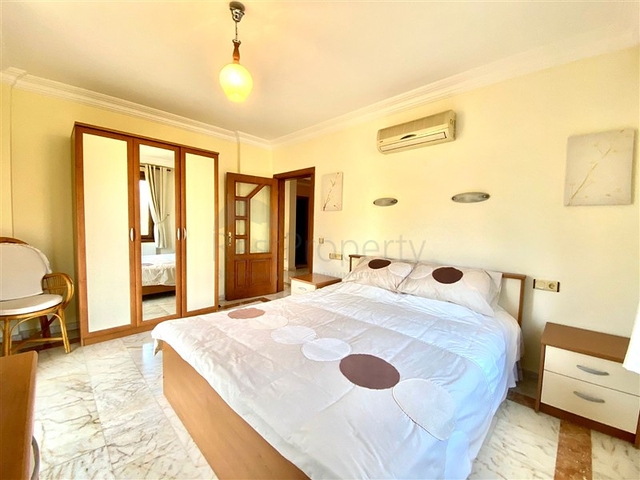 Просторная вилла для большой семьи, в пешей доступности от моря