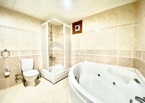 Просторная вилла для большой семьи, в пешей доступности от моря