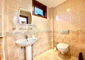 Просторная вилла для большой семьи, в пешей доступности от моря