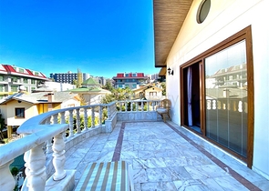 Просторная вилла для большой семьи, в пешей доступности от моря