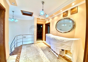 Просторная вилла для большой семьи, в пешей доступности от моря