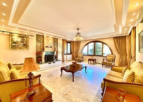 Просторная вилла для большой семьи, в пешей доступности от моря