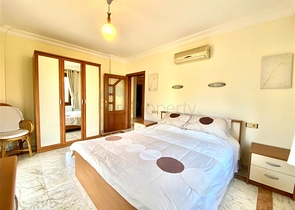 Просторная вилла для большой семьи, в пешей доступности от моря