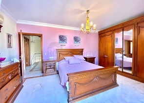 Просторная вилла для большой семьи, в пешей доступности от моря