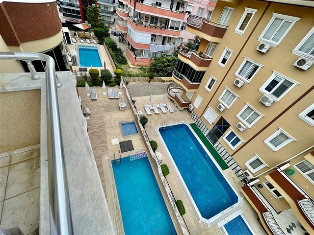 Просторный пентхаус от собственника 4+1 в 300 метрах от моря в районе Оба