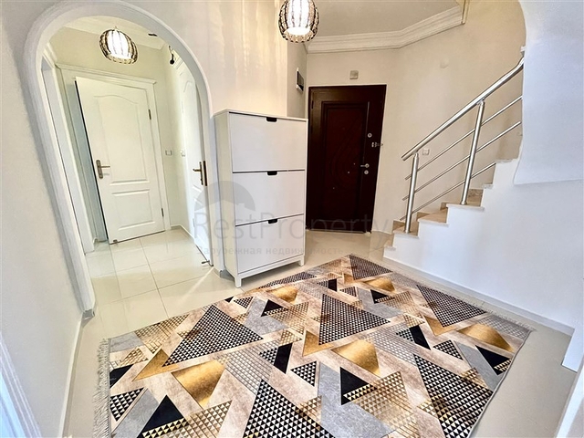 Просторный пентхаус от собственника 4+1 в 300 метрах от моря в районе Оба