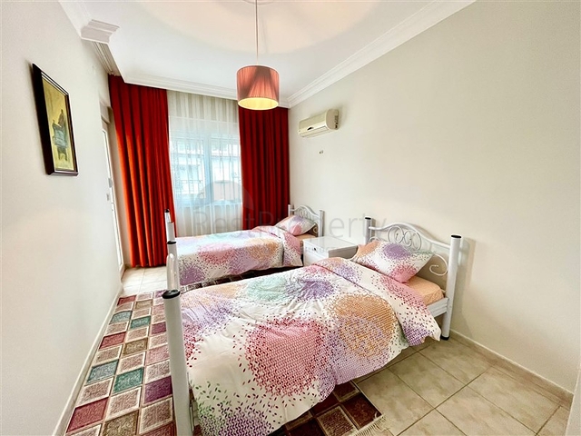 Просторный пентхаус от собственника 4+1 в 300 метрах от моря в районе Оба