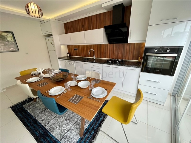 Просторный пентхаус от собственника 4+1 в 300 метрах от моря в районе Оба