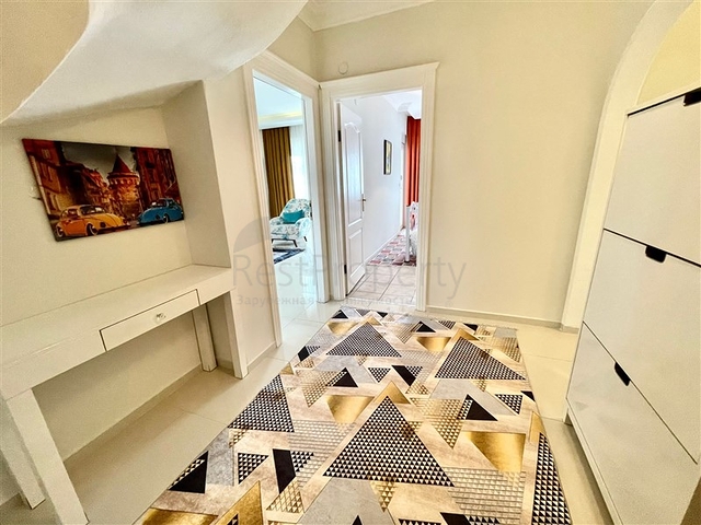 Просторный пентхаус от собственника 4+1 в 300 метрах от моря в районе Оба