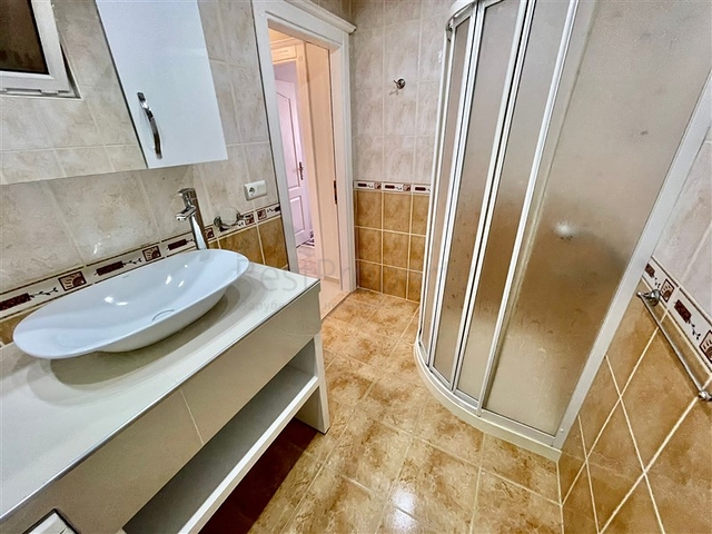 Просторный пентхаус от собственника 4+1 в 300 метрах от моря в районе Оба