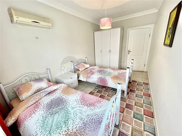 Просторный пентхаус от собственника 4+1 в 300 метрах от моря в районе Оба