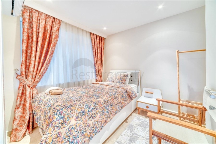 Вилла 5+1 в 800 м от пляжа с панорамными видами на море и горы